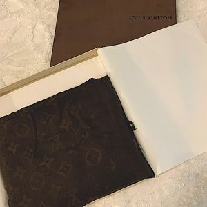 Authentic Louis Vuitton 🤎 Scarf/Shawl